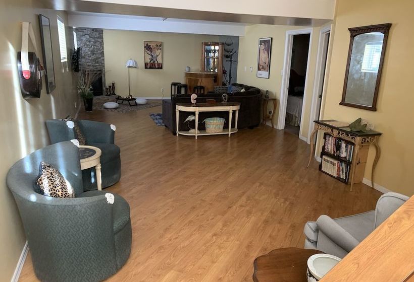 مبيت وإفطار John's Here