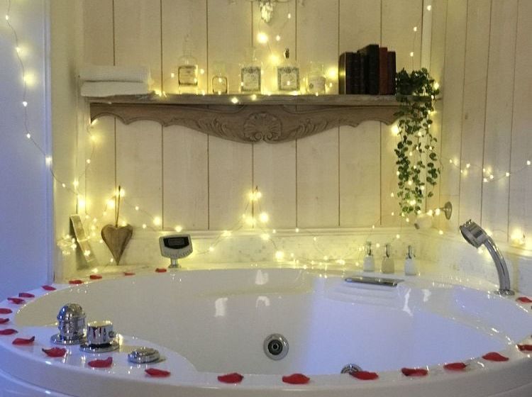 L Escapade Aixoise Sauna Balneo Jacuzzi Petit Dejeuner Boissons Netflix Centre Historique