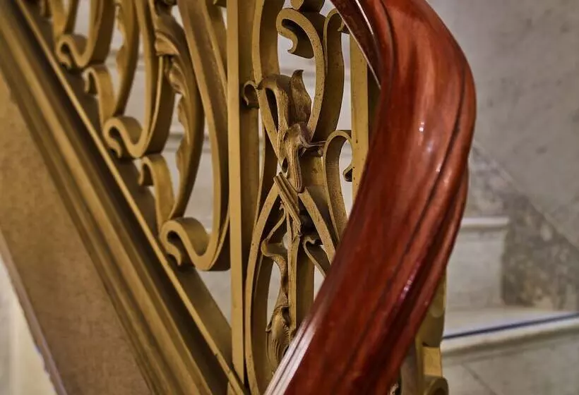 هتل 5th & 55th Residence Club