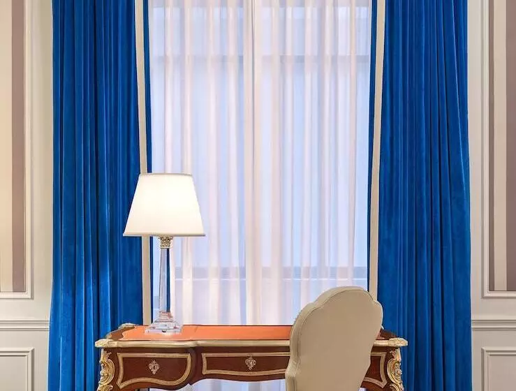 هتل 5th & 55th Residence Club