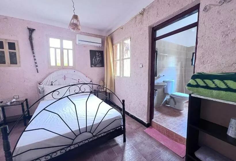 ペンション La Maison Traditionnelle Hôtel Et Guesthouse