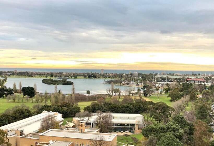 Readyset Apartments On Emerald