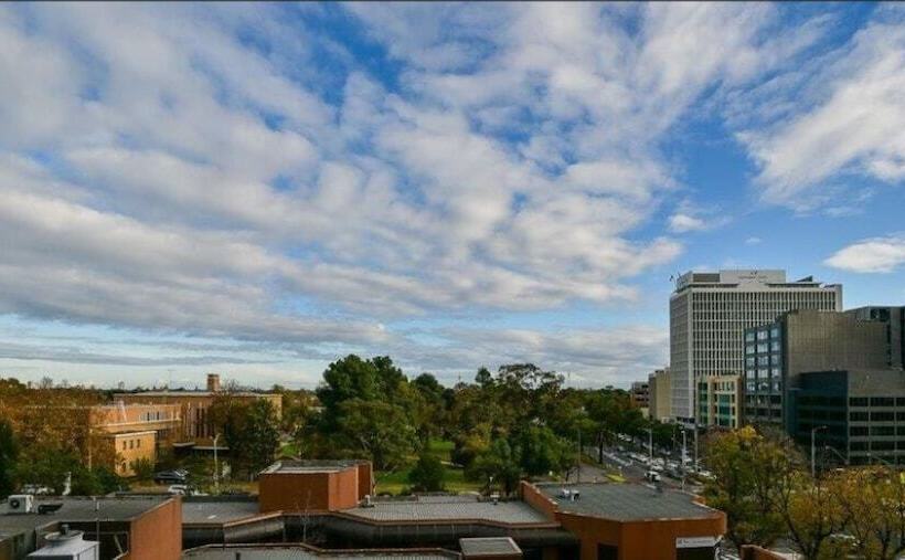 Readyset Apartments On Emerald