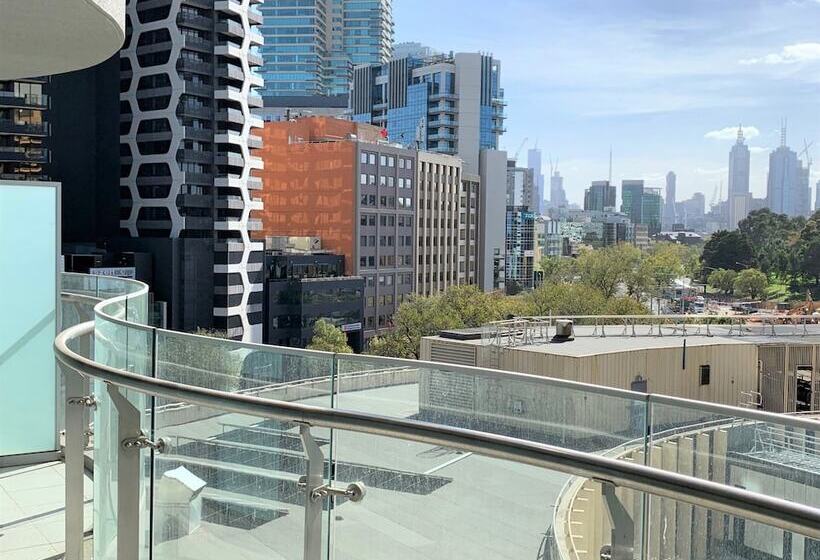 Readyset Apartments On Emerald