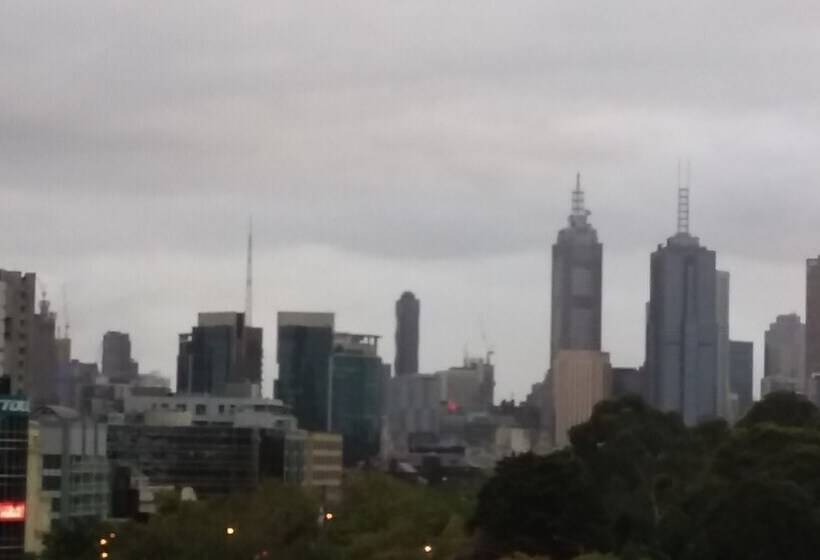 Readyset Apartments On Emerald