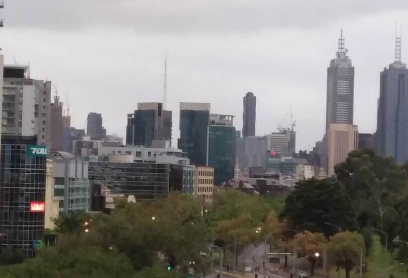 Readyset Apartments On Emerald