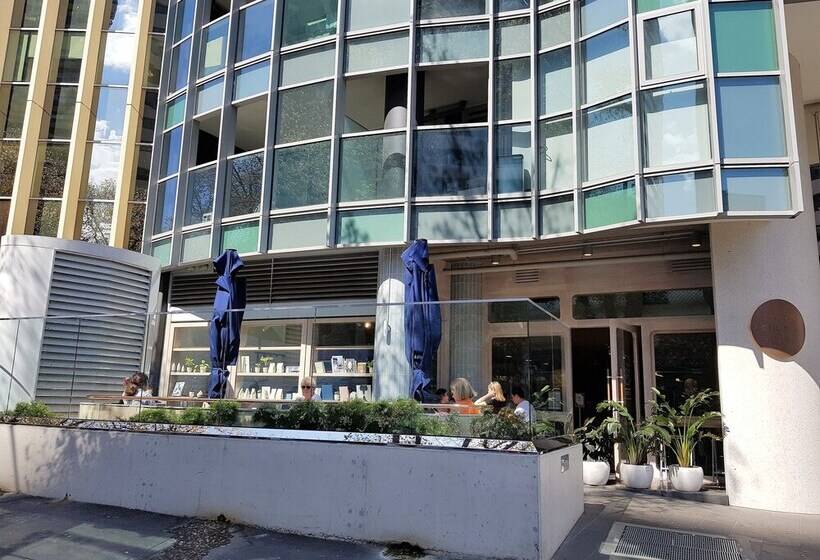 Readyset Apartments On Emerald