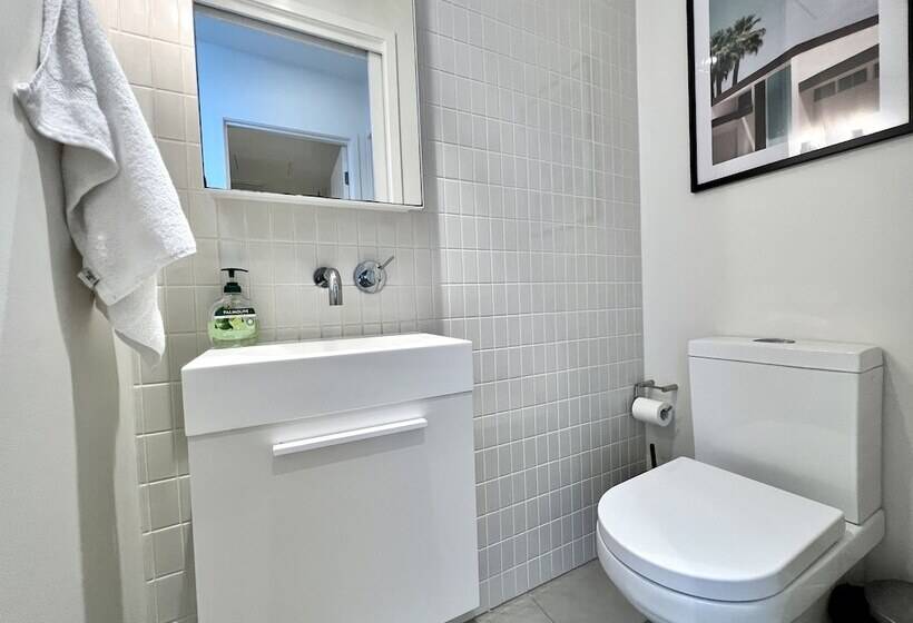 Readyset Apartments On Emerald