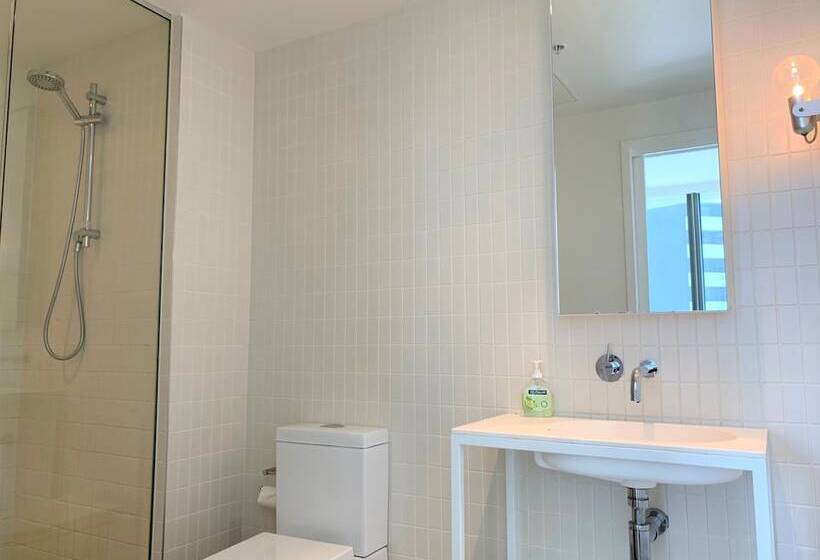 Readyset Apartments On Emerald