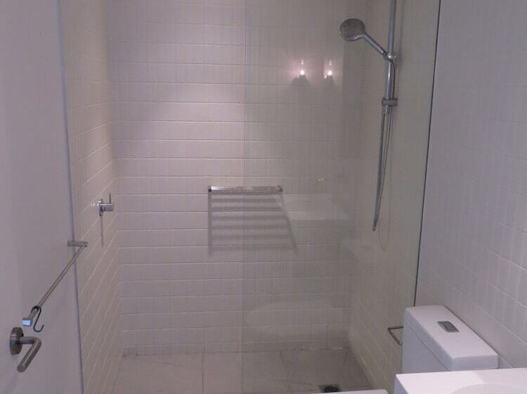 Readyset Apartments On Emerald