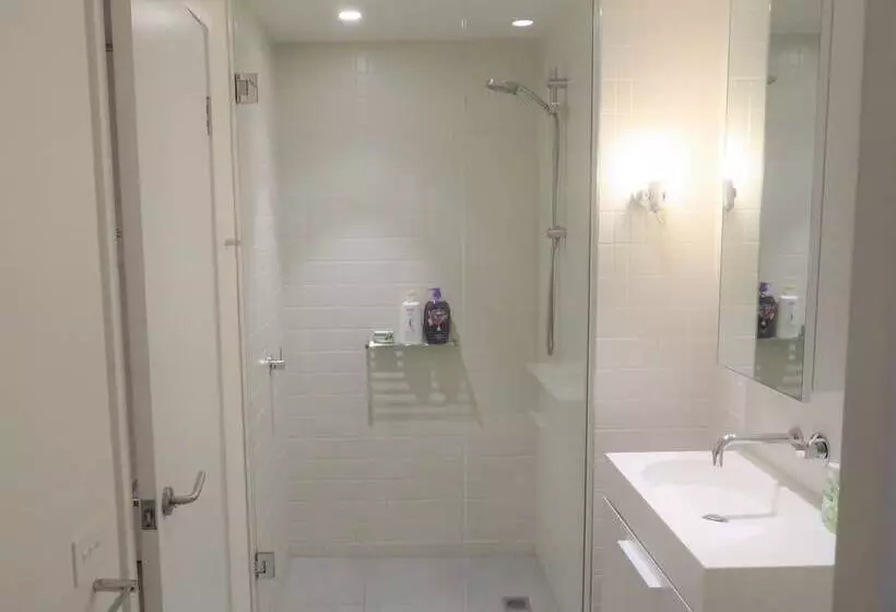 Readyset Apartments On Emerald