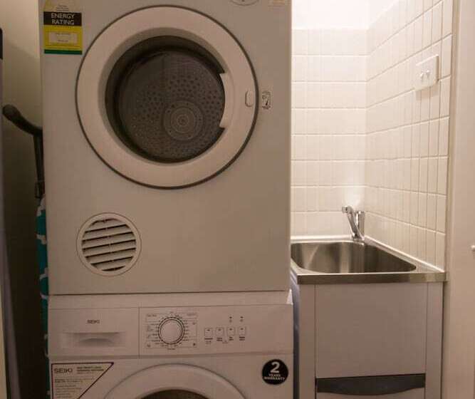 Readyset Apartments On Emerald