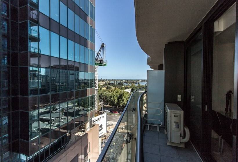 Readyset Apartments On Emerald