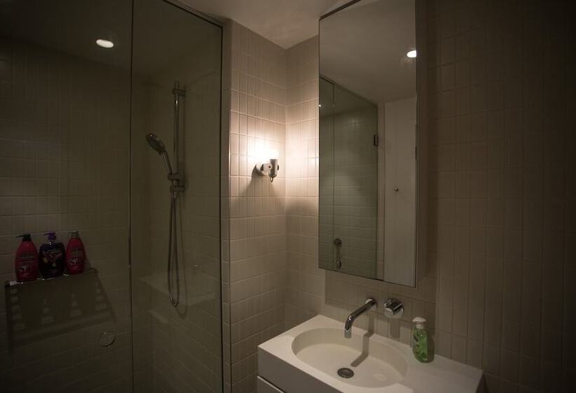 Readyset Apartments On Emerald