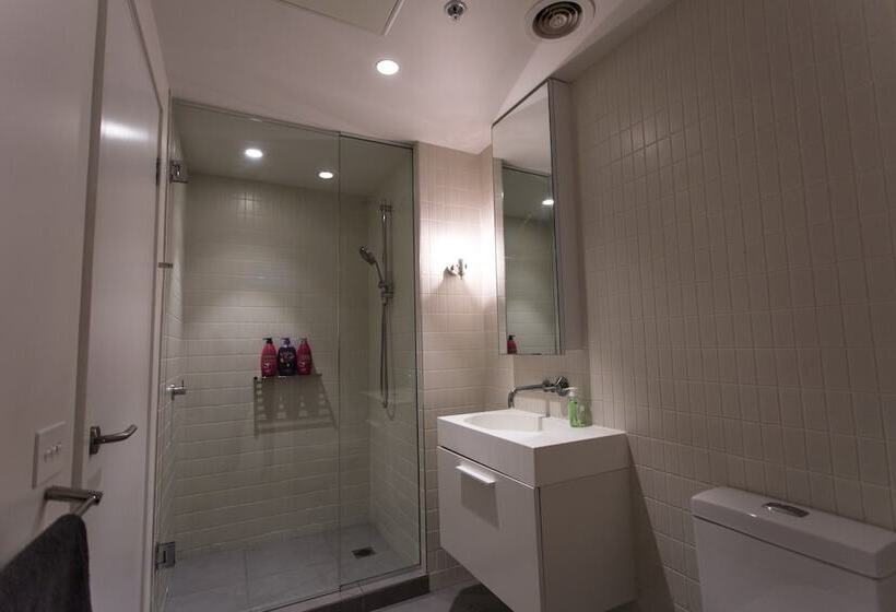 Readyset Apartments On Emerald