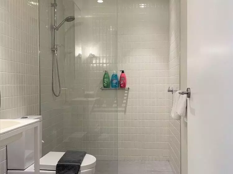 Readyset Apartments On Emerald