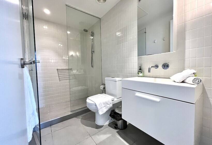 Readyset Apartments On Emerald