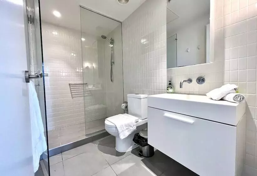 Readyset Apartments On Emerald