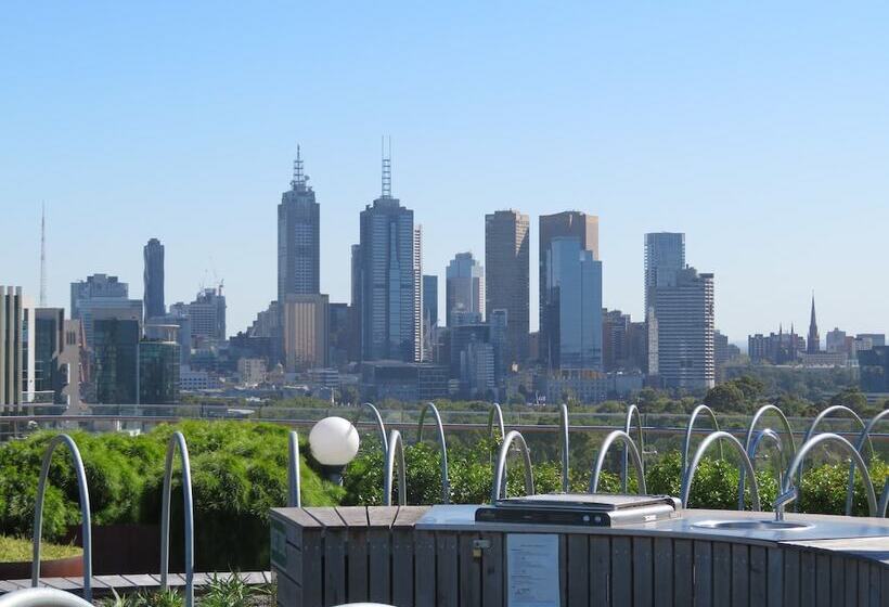 Readyset Apartments On Emerald