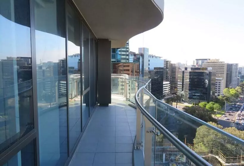 Readyset Apartments On Emerald
