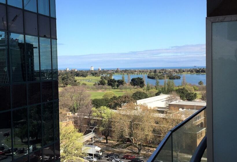 Readyset Apartments On Emerald