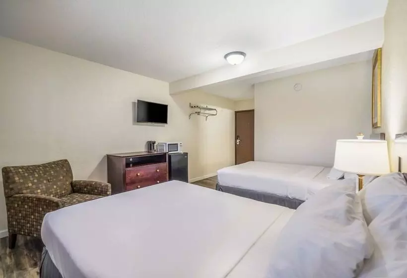 בית מלון כפרי Americas Best Value Inn Marquette