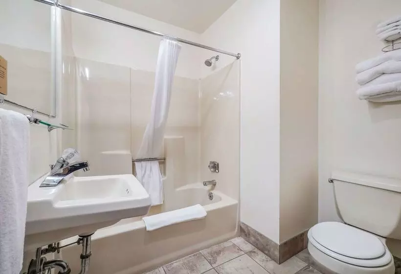 בית מלון כפרי Americas Best Value Inn Marquette