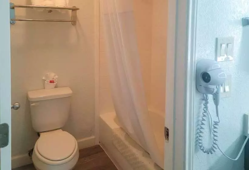 酒店 Econo Lodge Inn & Suites Near Lackland Afb