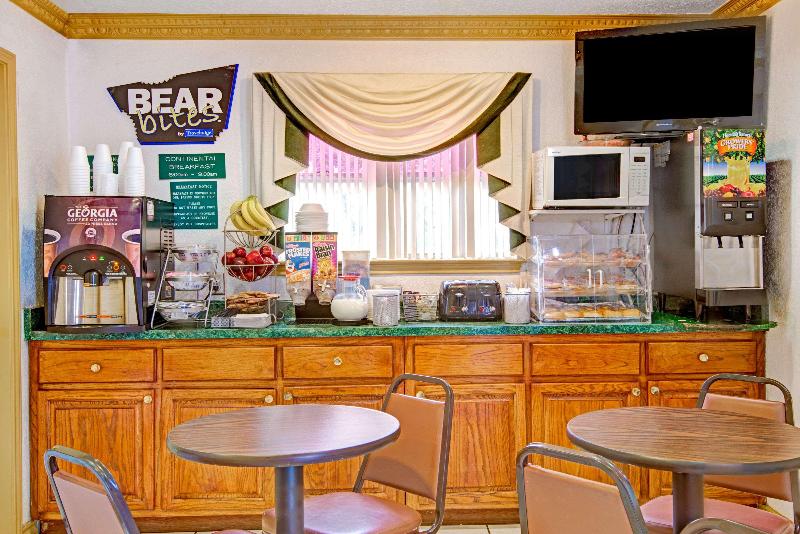 هتل Econo Lodge Inn & Suites Near Lackland Afb