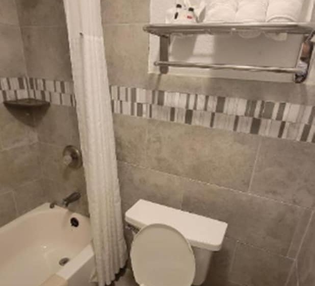 هتل Econo Lodge Inn & Suites Near Lackland Afb