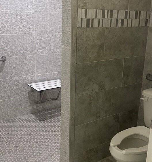 هتل Econo Lodge Inn & Suites Near Lackland Afb