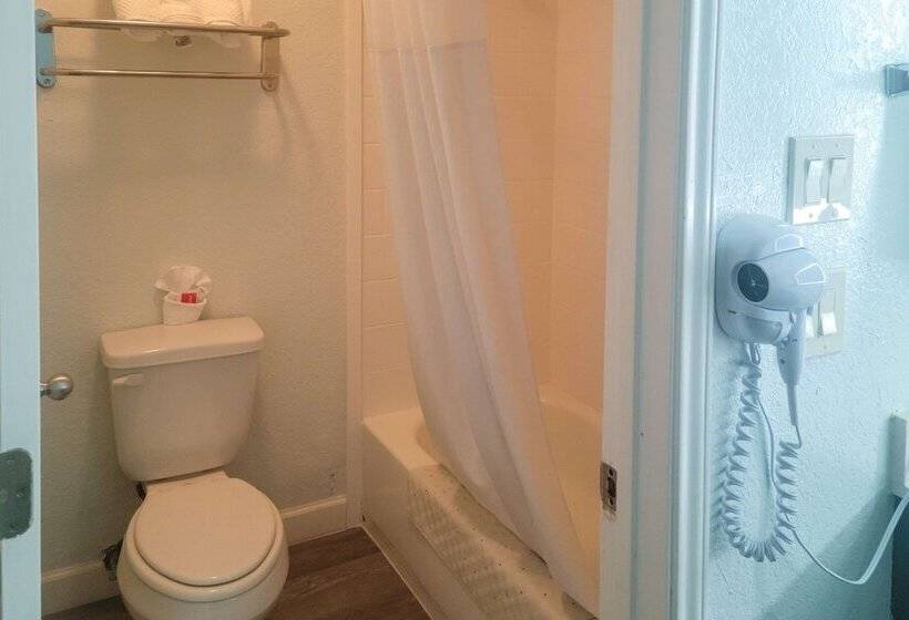 هتل Econo Lodge Inn & Suites Near Lackland Afb