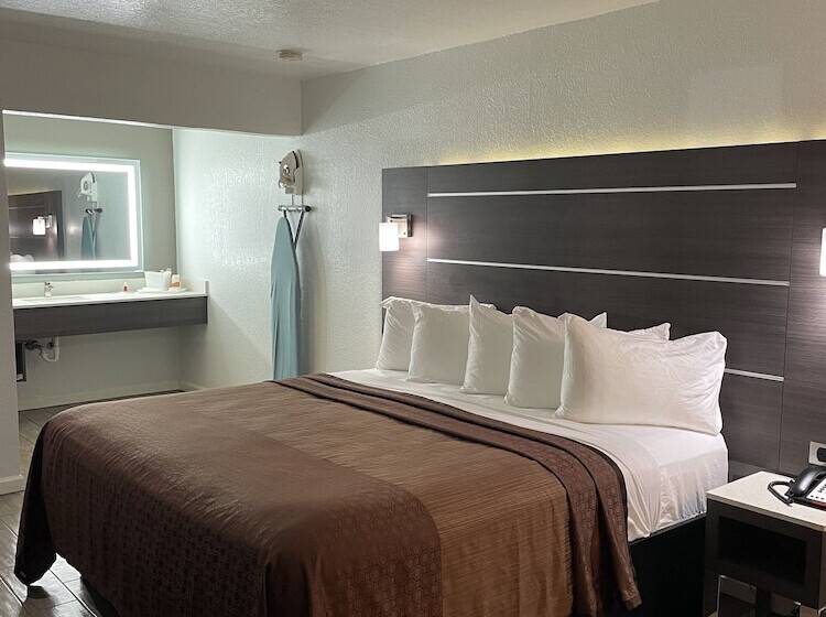 هتل Econo Lodge Inn & Suites Near Lackland Afb