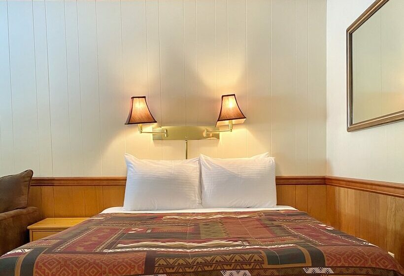 בית מלון כפרי Trail Lake Lodge