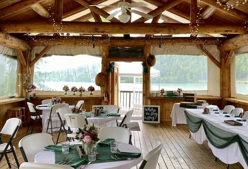 ホテル Trail Lake Lodge