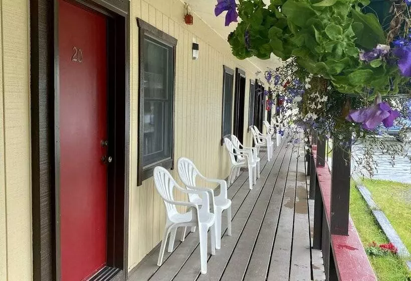 ホテル Trail Lake Lodge