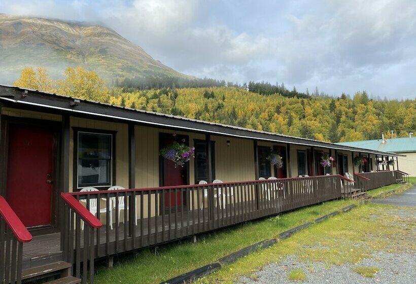 בית מלון כפרי Trail Lake Lodge