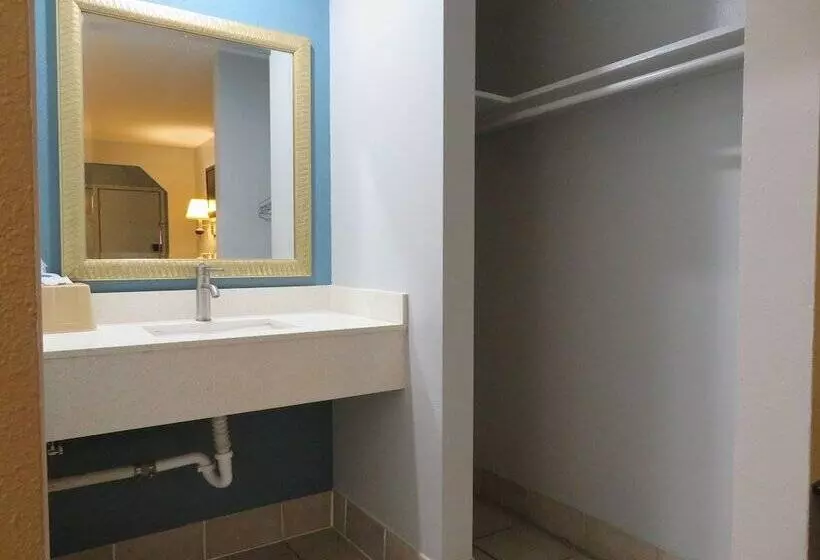 Отель Travel Inn Beaumont