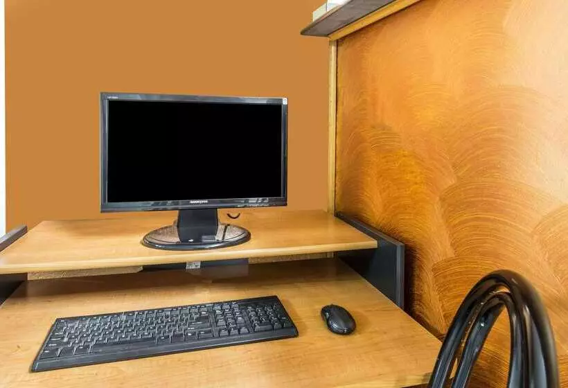 호텔 Travelodge By Wyndham Bloomington