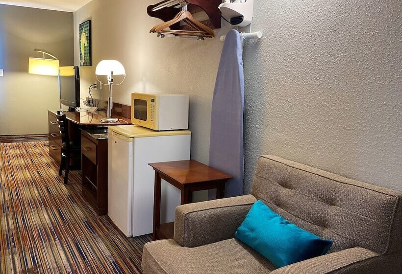 בית מלון כפרי Travelodge By Wyndham Bloomington