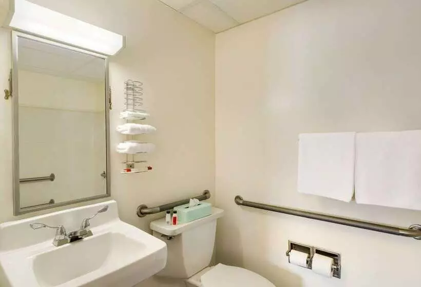 בית מלון כפרי Travelodge By Wyndham Niagara Falls   New York