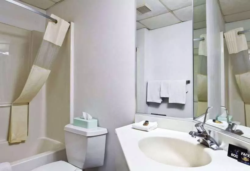 בית מלון כפרי Travelodge By Wyndham Niagara Falls   New York