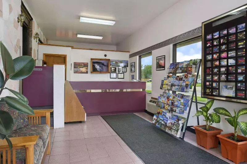 בית מלון כפרי Travelodge By Wyndham Niagara Falls   New York