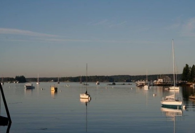 فندق Tugboat Inn