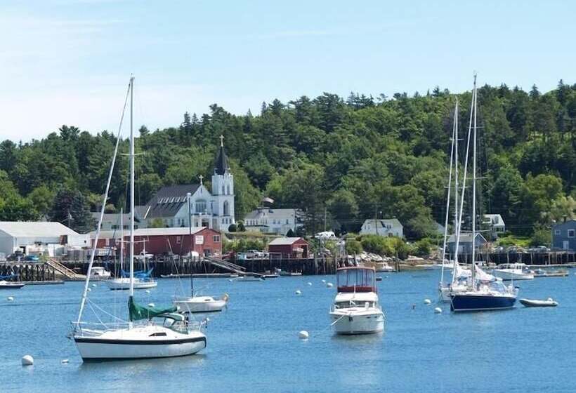 فندق Tugboat Inn