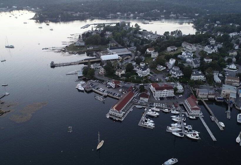 فندق Tugboat Inn