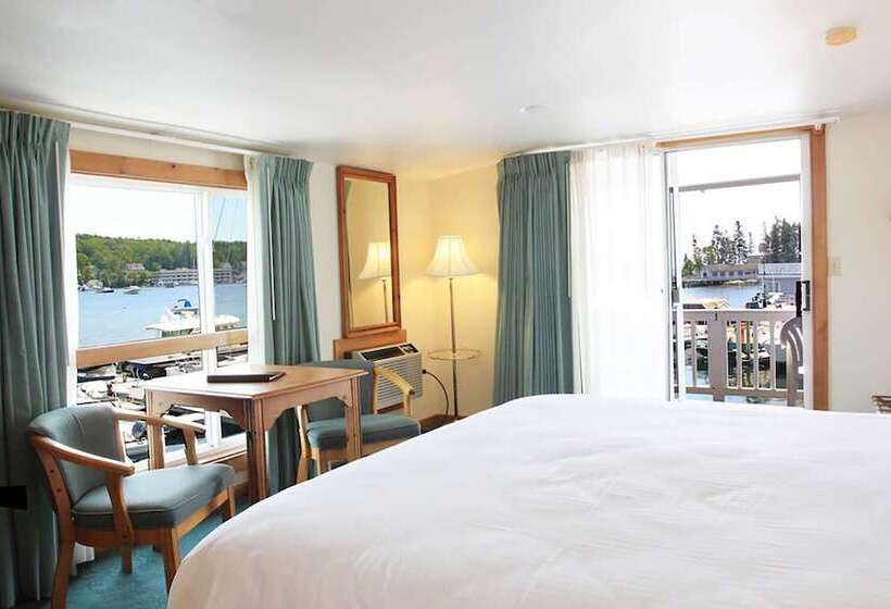 فندق Tugboat Inn