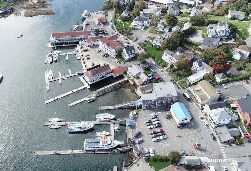 فندق Tugboat Inn