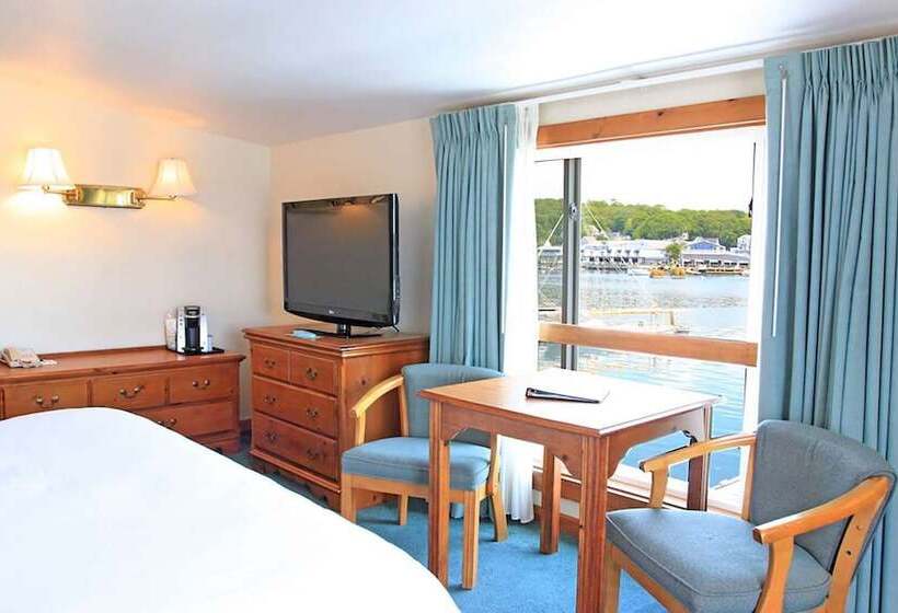 فندق Tugboat Inn