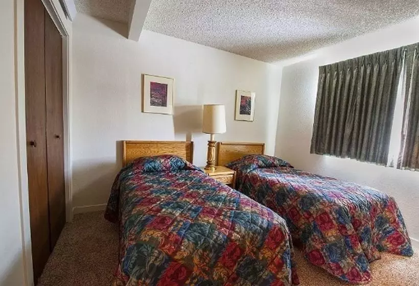 Отель Twin Rivers Condominiums